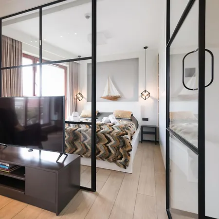 Elegant And Comfortable In Dom & House Apartment