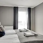 & Gym Old Town Chmielna By Renters 3*